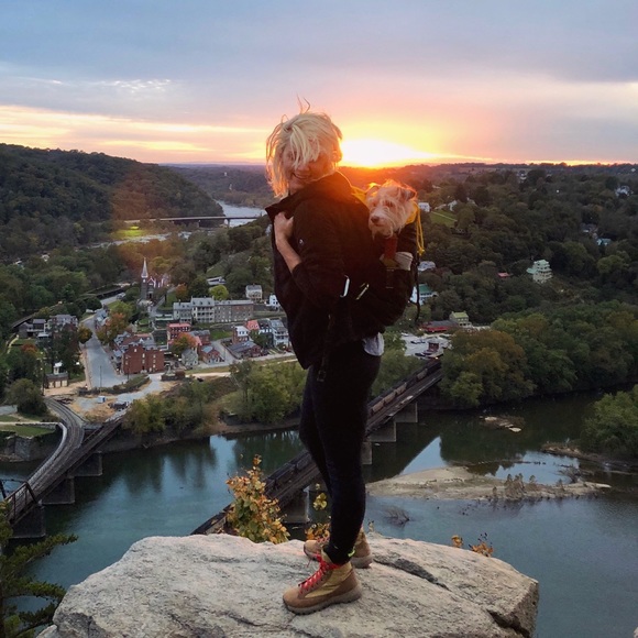 Meet your Posher, Sloane - Picture 1 of 1